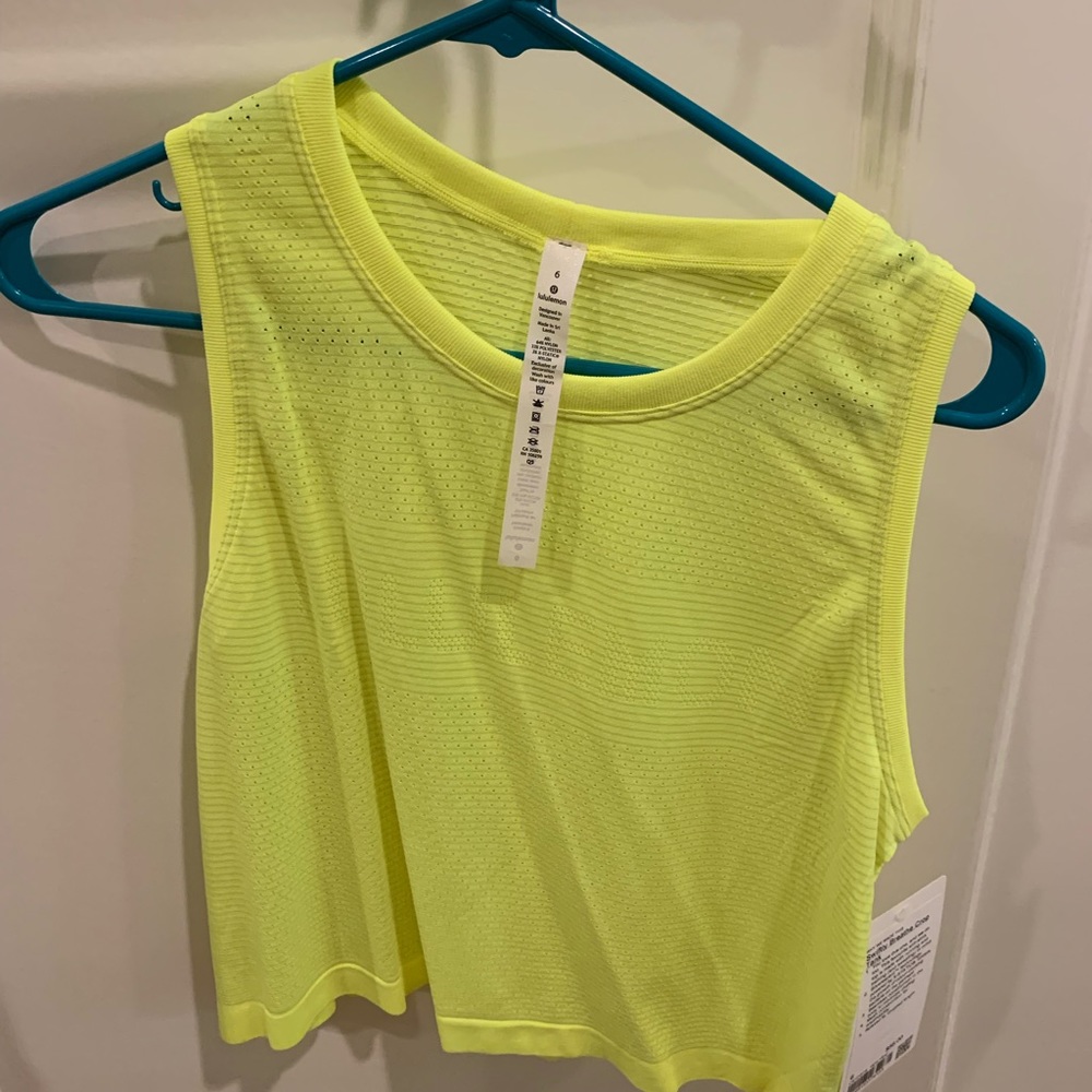 Lululemon NWT Swiftly Breathe crop tank size 6